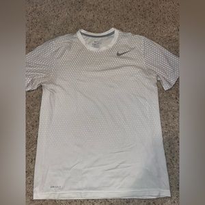 Nike - White patterned Shirt - Medium